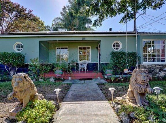2nd image of 215 S Griffith Park Dr