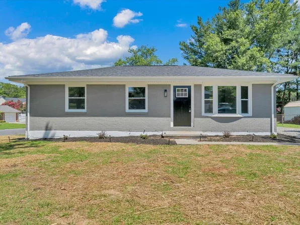 1006 Maywood Dr, Vinton, VA 24179