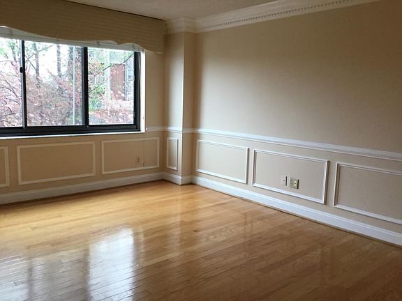 Master BR with walk-in closet, 2nd wall closet and ensuite