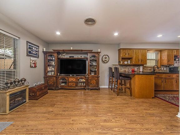 5th image of 4310 Mary Lou Ln
