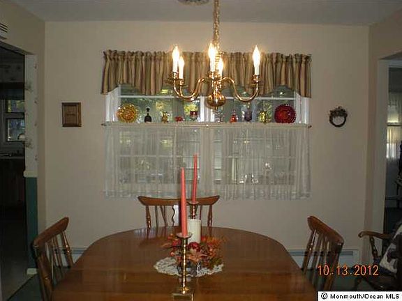 4th image of 23 Edgewater Dr