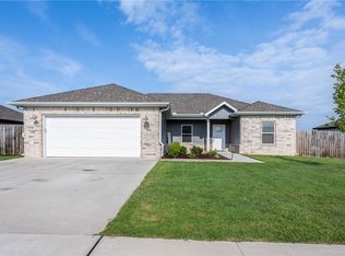 385 N Wyandotte St, Farmington, AR 72730