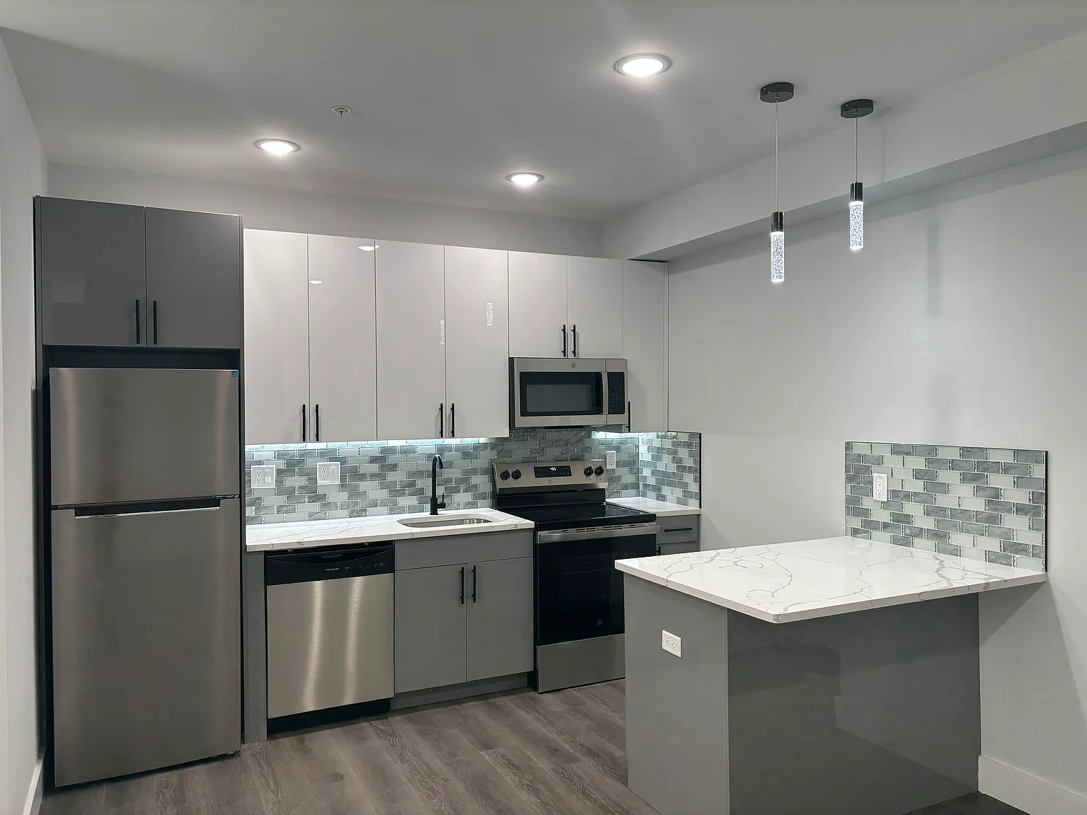 2 bed, 750 sqft, $1,850 — Photo 2