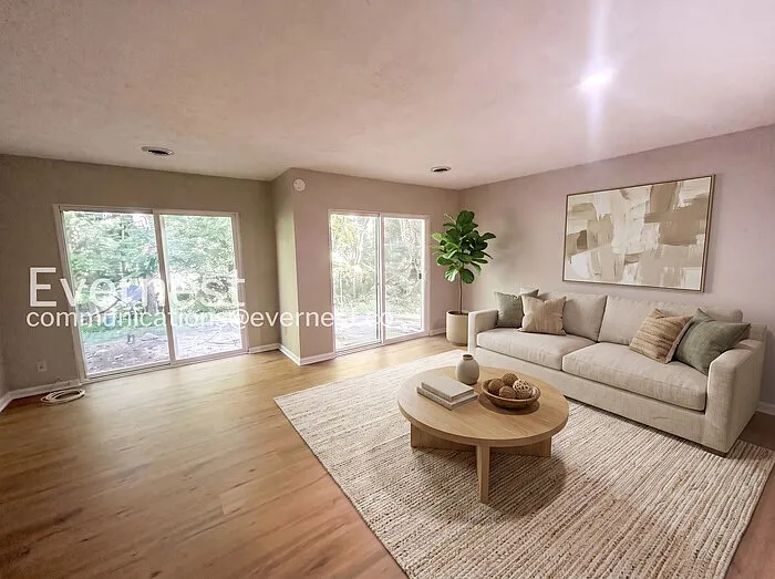3 bed, 1.5 bath, 1130 sqft, $1,625 — Photo 2