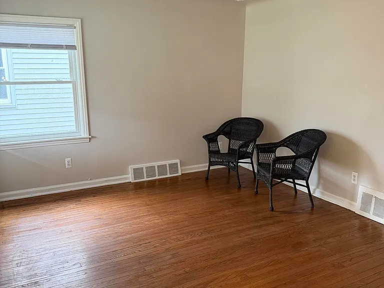 20202 Washtenaw St — Photo 4