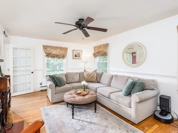 27 Maskwonicut St, Sharon, MA 02067