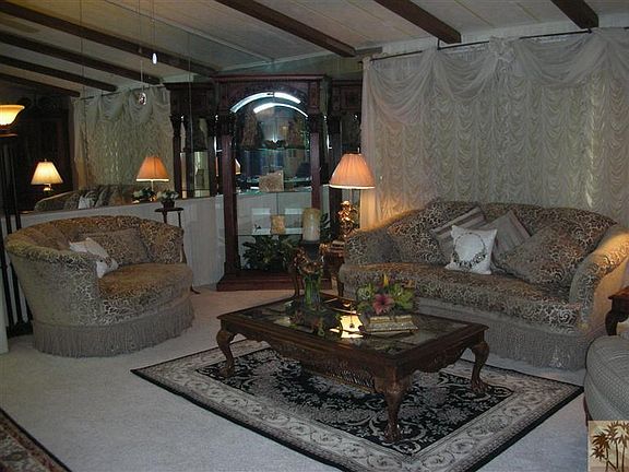 4th image of 6 Coble Dr