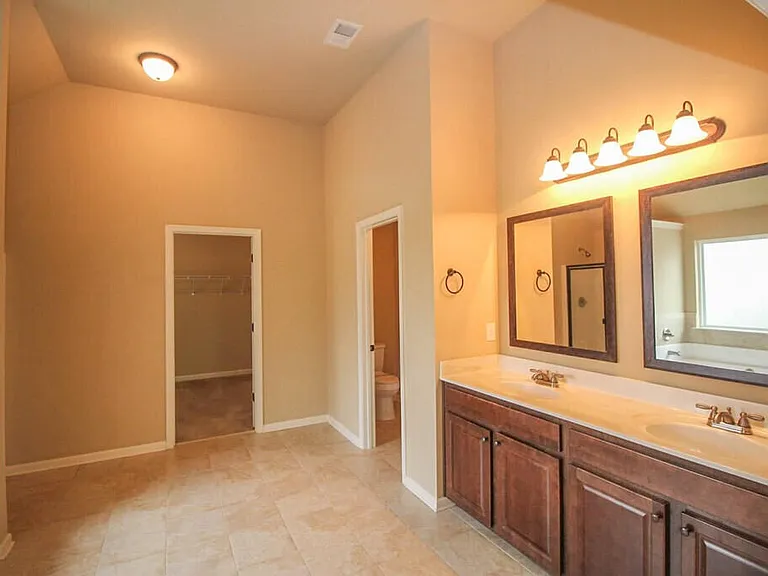 2733 Huntcliffe Dr — Photo 18