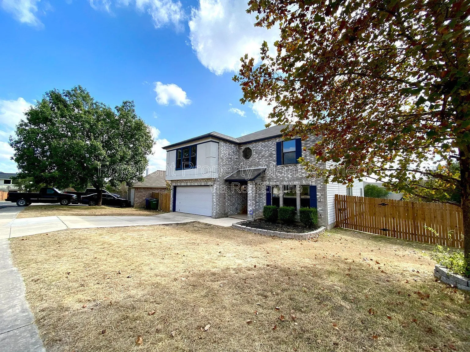 4 bed, 2.5 bath, 2855 sqft, $2,250 — Photo 2