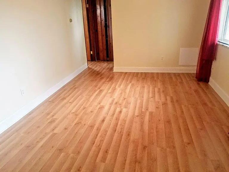 512 Clinton St — Photo 10