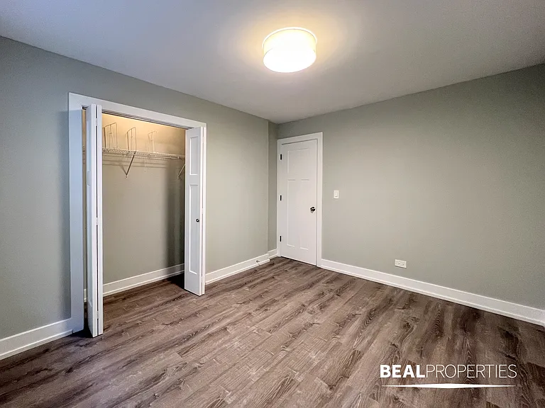 445 W Barry — Photo 83