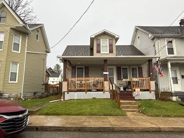 445 S Broad St, Waynesboro, PA 17268
