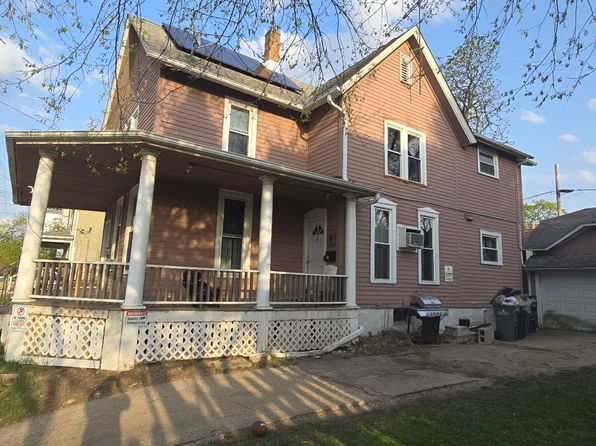 475 Laurel St, Elgin, IL 60120