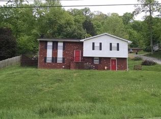 22 Donna Hts, Huntington, WV 25704