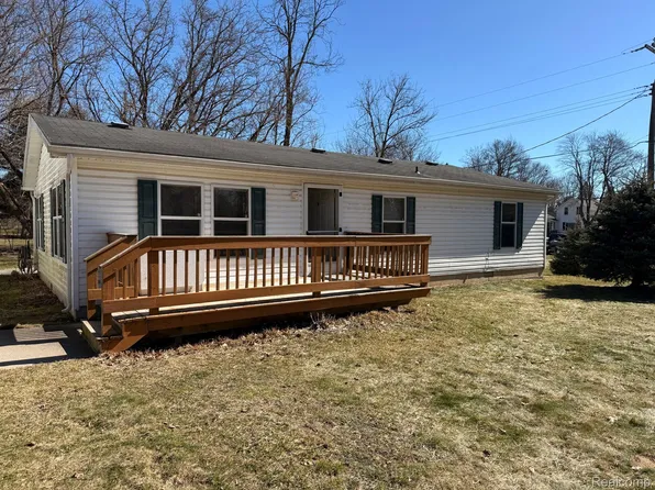 24 Springer Ln, Attica, MI 48412