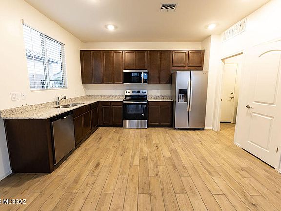 3rd image of 851 W Calle Cajilla