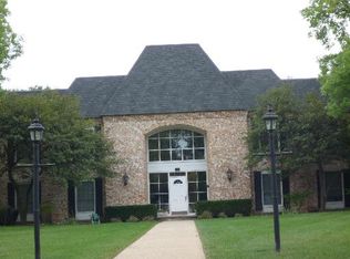 136 Carriage Way Dr APT 107, Willowbrook, IL 60527