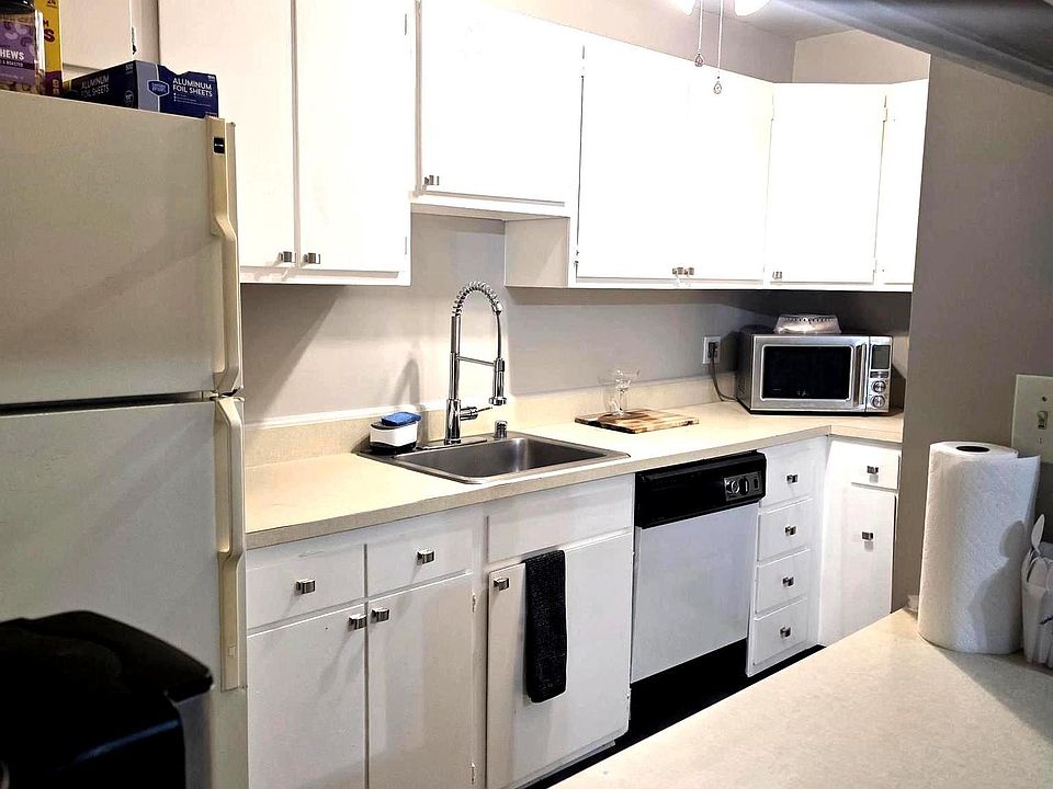 1st image of 200 Erin Way APT 202