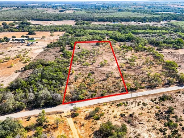 780 County Road 315, Stockdale, TX 78160