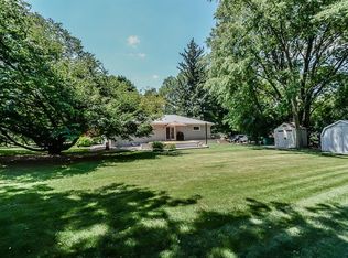 179 S Hunt Club Rd, Gurnee, IL 60031