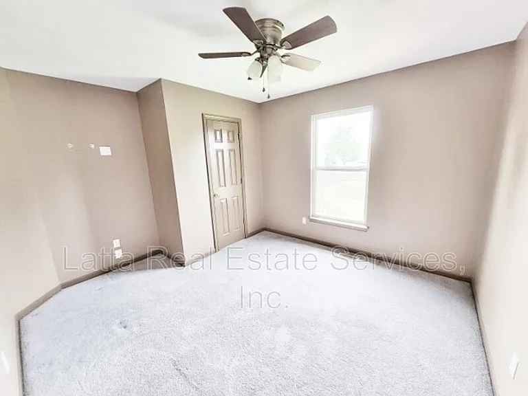 1208 SE Meridian Dr — Photo 12