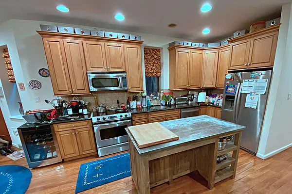 Rented by Douglas Elliman | media 15