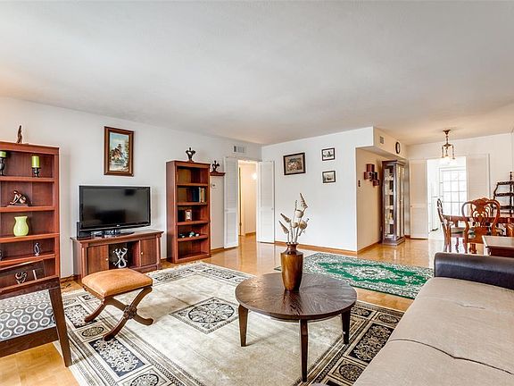 5th image of 12888 Montfort Dr APT 210