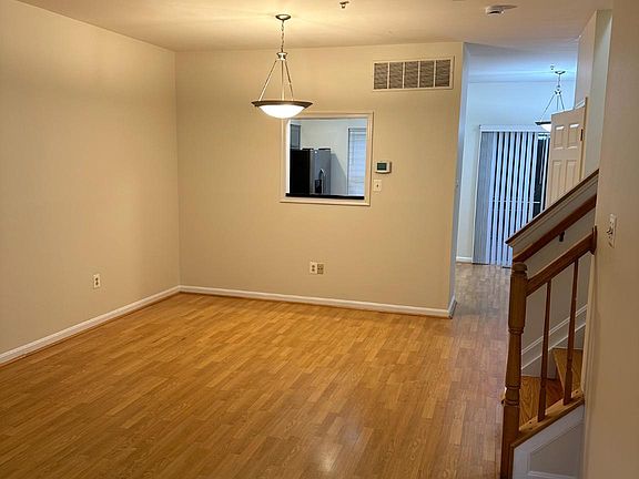 3rd image of 11130 Hollowbrook Rd