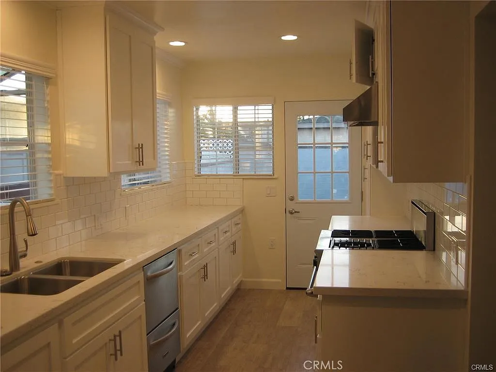 3 bed, 2.5 bath, 1446 sqft, $5,500 — Photo 3