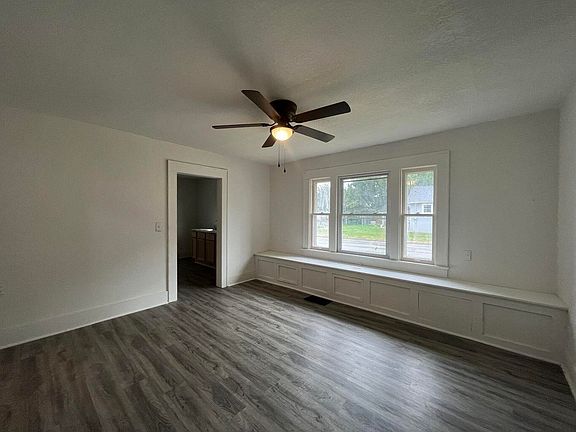 3rd image of 600 N Franklin Ave