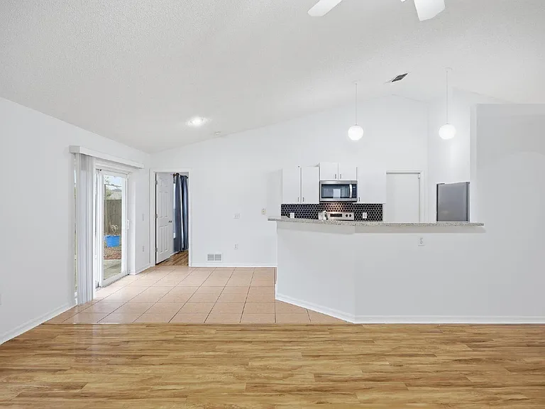 38 Bud Field Dr — Photo 13