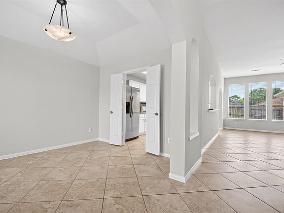 4th image of 4915 Lochman Ln