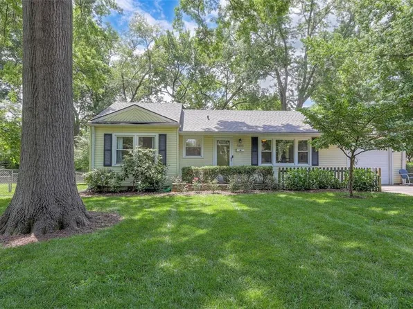 5815 W 70th St, Overland Park, KS 66204