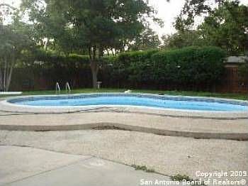 2nd image of 429 Windcrest Dr