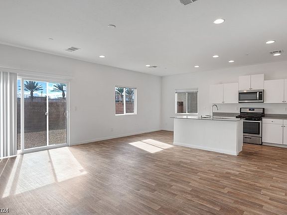 3rd image of 153 Macadamia Nut Ave