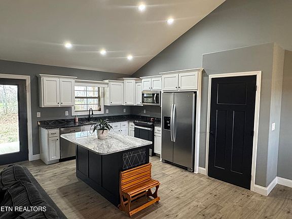 5th image of 348 Colby Cir