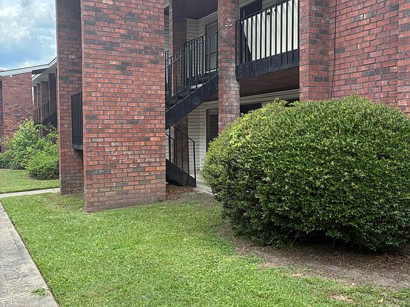 5th image of 251 Rast St