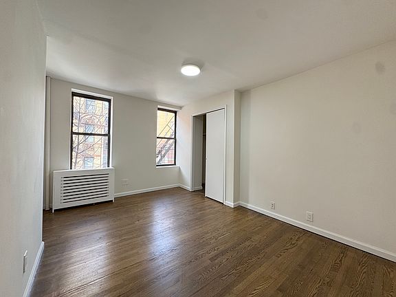 4th image of 250 Elizabeth St APT 4
