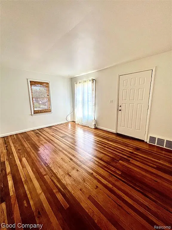 2 bed, 900 sqft, $1,100 — Photo 3
