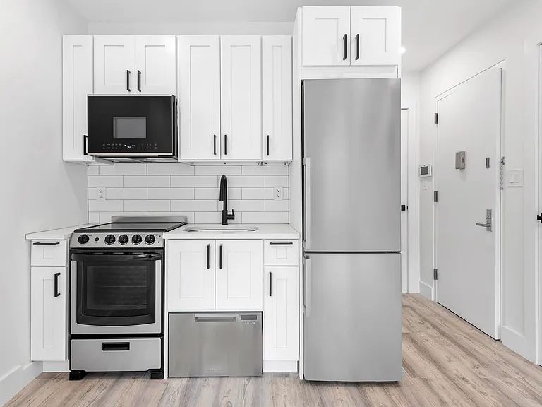 555 2nd Ave #5 — Photo 3
