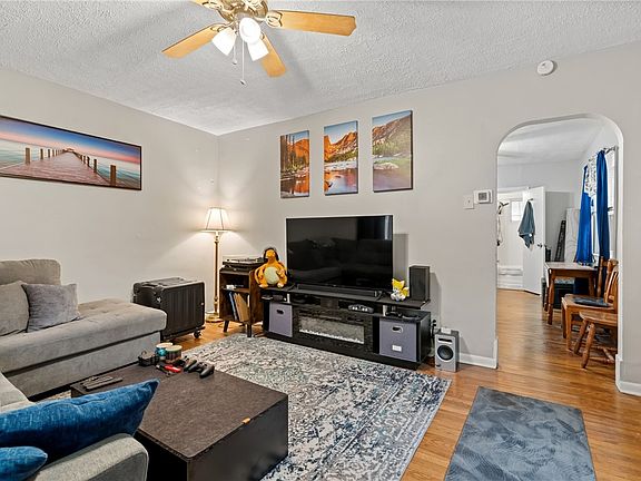 2nd image of 821 George St