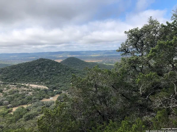 644 CAMINO SEGUNDO, Leakey, TX 78873