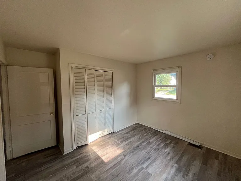1422 Potomac Ave — Photo 8