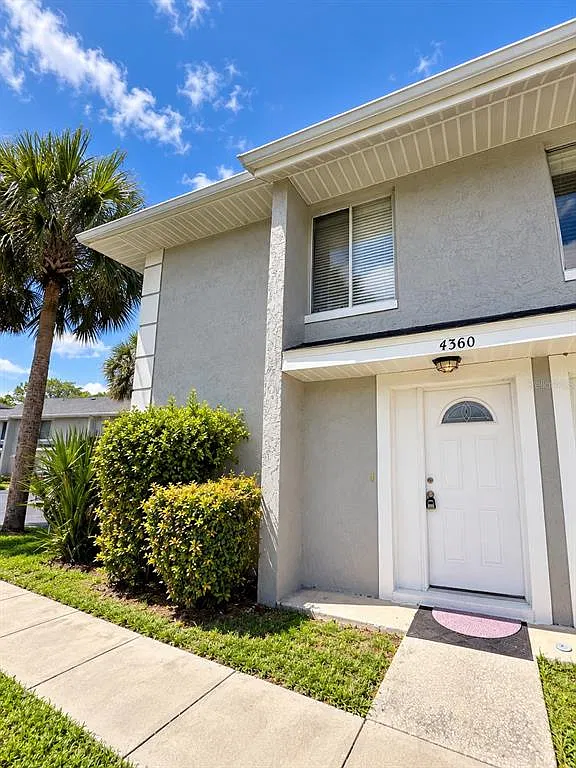 2 bed, 1.0 bath, 963 sqft, $1,450 — Photo 2