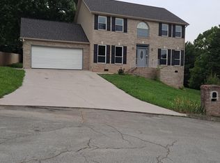 1424 Bayhill Ridge Ln, Knoxville, TN 37922