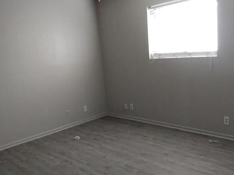 412 Fisher St — Photo 5