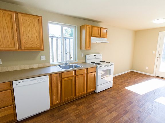 3rd image of 8532 SE 62nd Ave Unit B