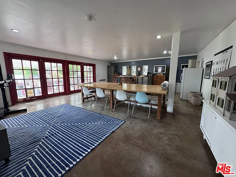 814 E Edgeware Rd — Photo 24