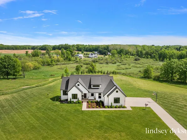 3526 Winding Stream Dr NW, Grand Rapids, MI 49544