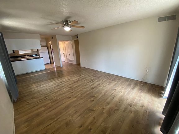 3rd image of 919-923 Alvarado Dr SE #923-D
